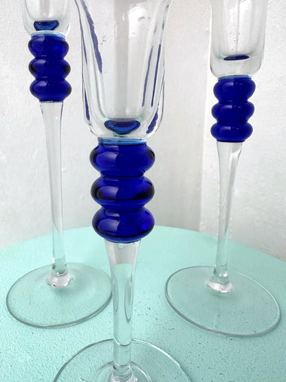 3 bougeoirs vintage verre bleu années 80 90 Memphis Milano Chandelier pyramide postmoderne chandelier cobalt outremer