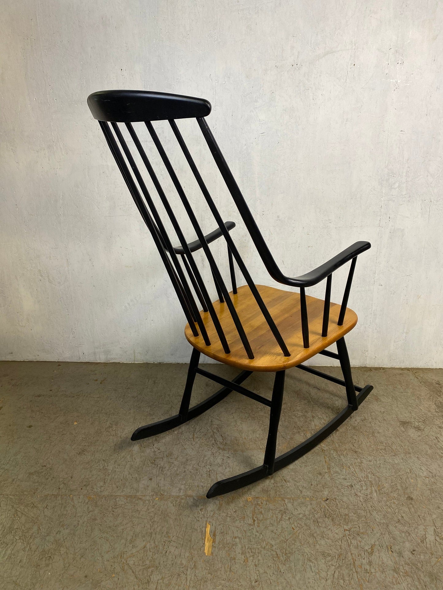 Stylish rocking chair in Tapiovaara Design Vintage