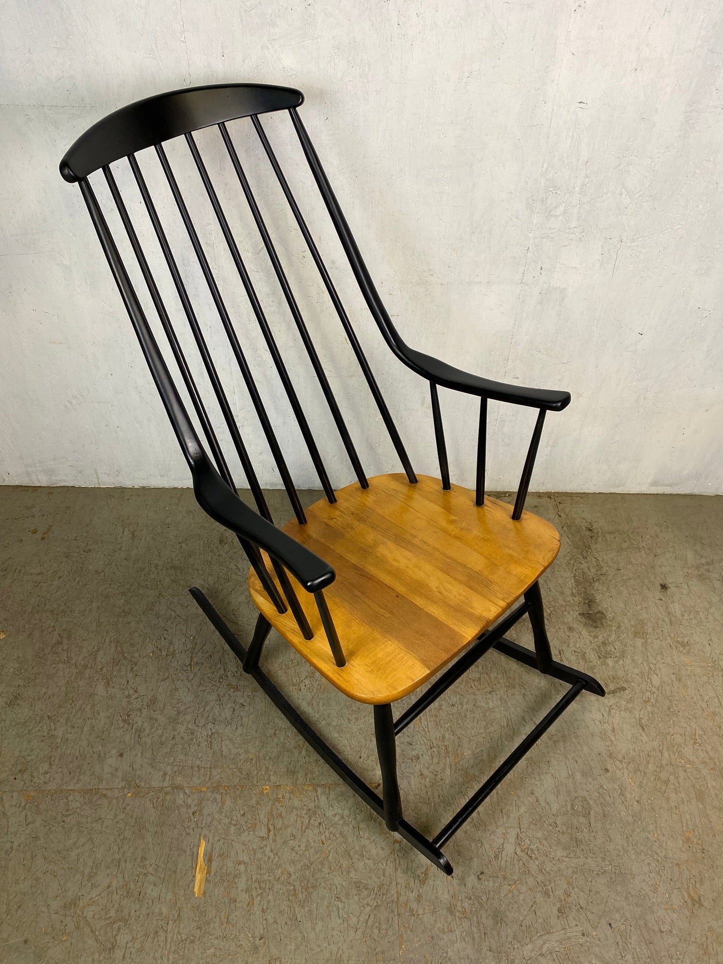 Stylish rocking chair in Tapiovaara Design Vintage