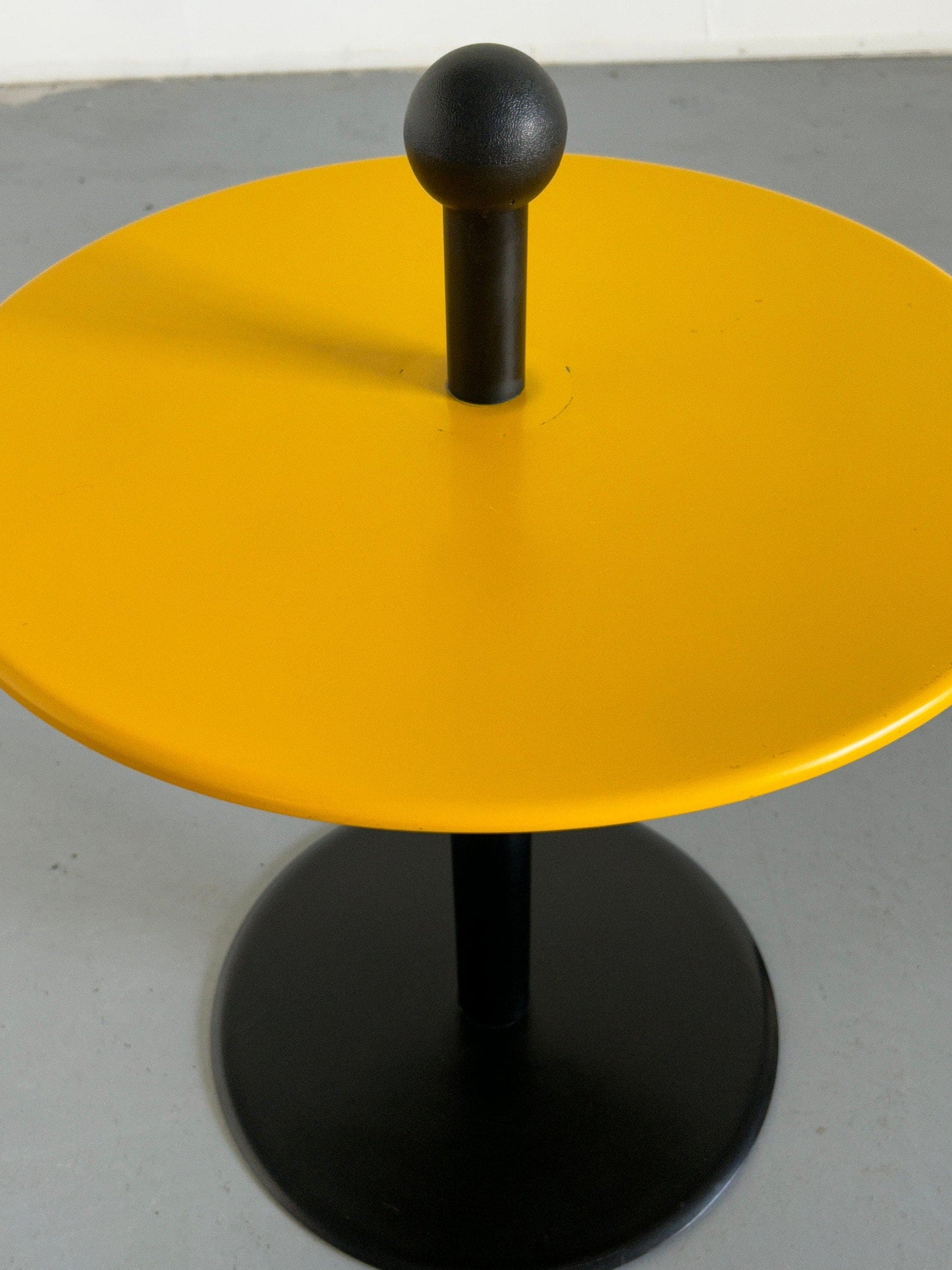 Table d'Appoint Postmoderne Vintage Jaune d'Ikea, Suède 1980