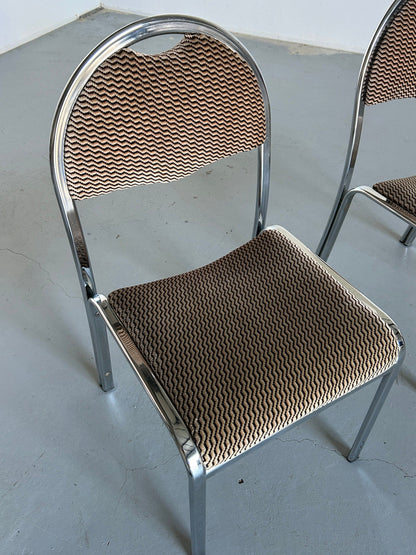 Ensemble de 2 chaises rembourrées chromées de style dîner ou café européen moderne du milieu du siècle dans le style de Saporiti, Italie, millésime des années 1970