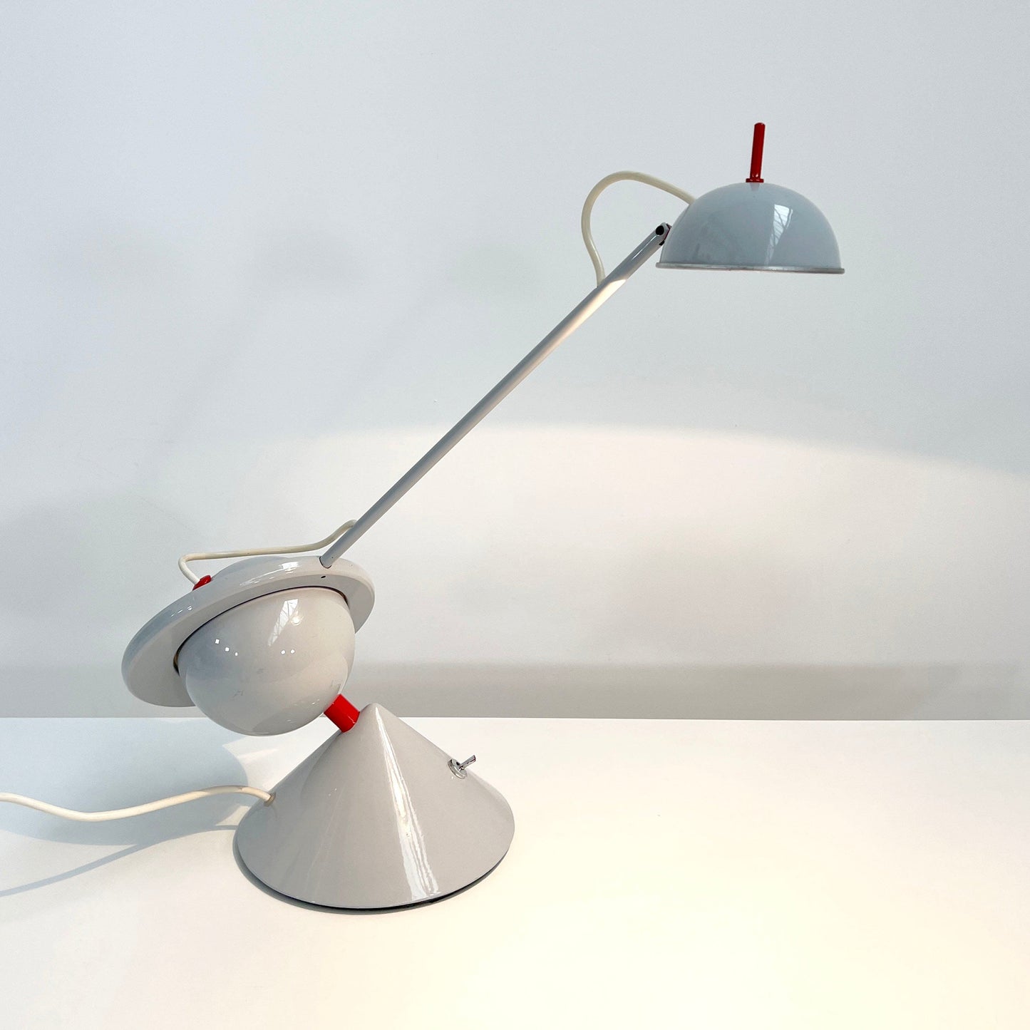 Memphis style table lamp with counterweight, 1980s vintage