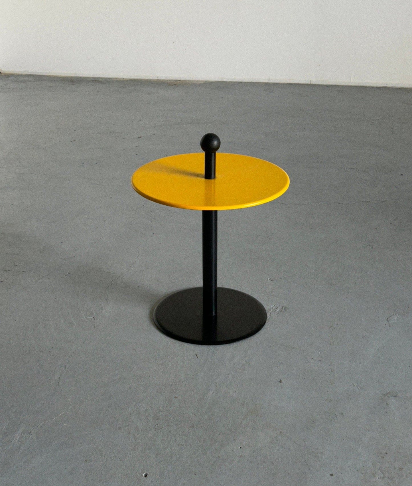 Table d'Appoint Postmoderne Vintage Jaune d'Ikea, Suède 1980