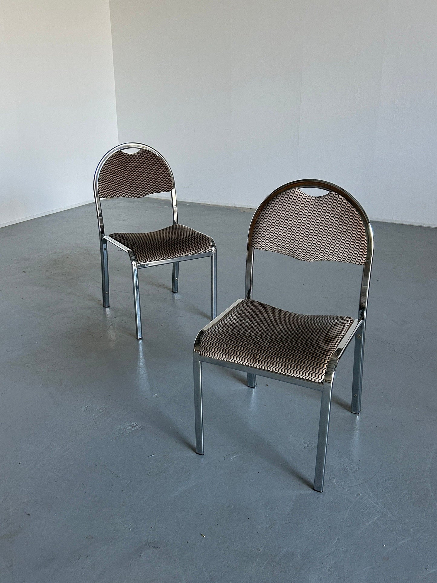 Set of 2 Mid-Century Modern European Diner or Cafe Style Chrome Upholstered Chairs in the style of Saporiti, Italy, 1970s Vintage