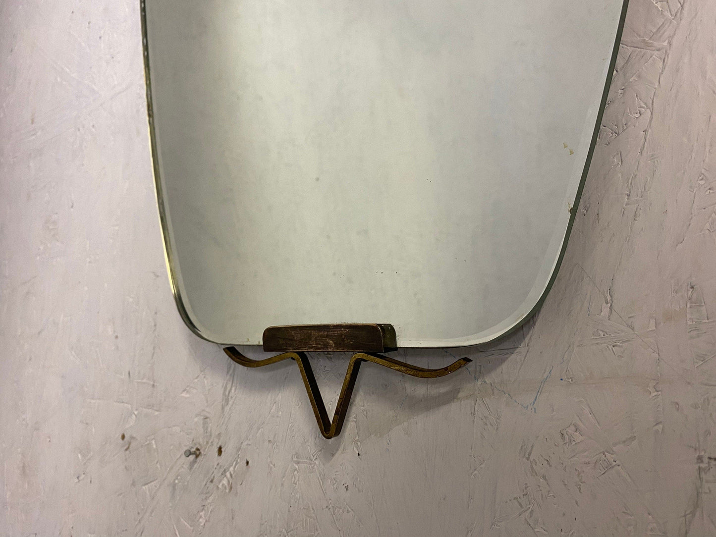 Élégant miroir mural du milieu du siècle en forme de rein vintage