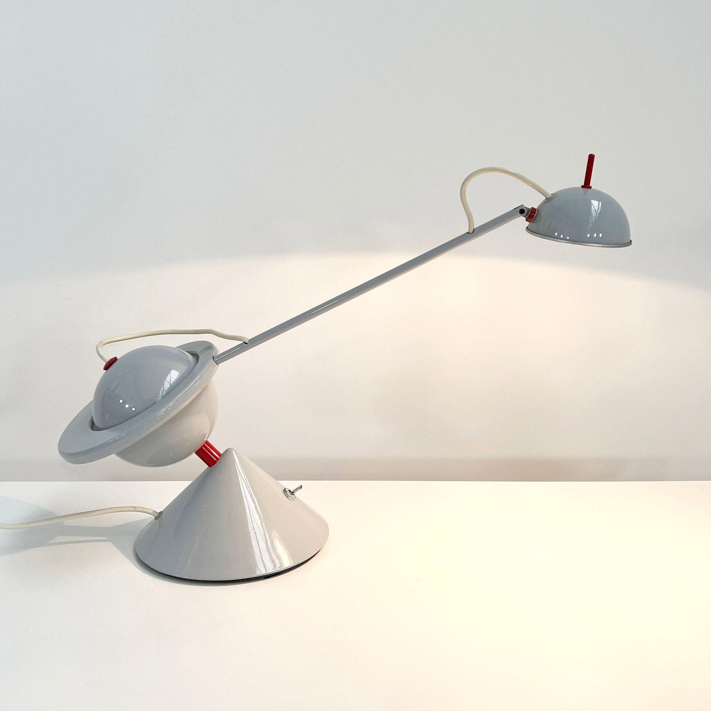 Memphis style table lamp with counterweight, 1980s vintage