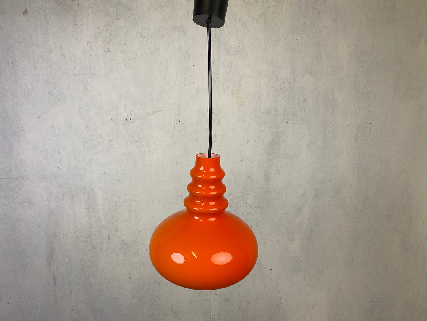 Lampe à suspension Peil et Putzler en verre orange vintage