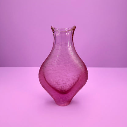 vase vintage Bohême tchèque rayures en verre alexandrite néodyme givré Zelezny Brod ZBS Miroslav Klinger Železnobrodské sklárny lilas rose