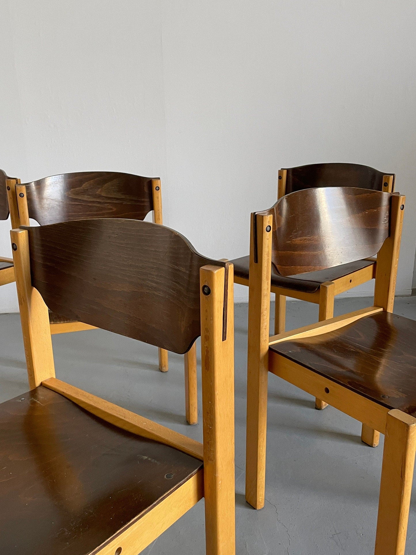 Chaises de salle à manger empilables ou chaises visiteurs dans le style de Roland Rainer, hêtre et contreplaqué teinté, vintage Allemagne des années 1970