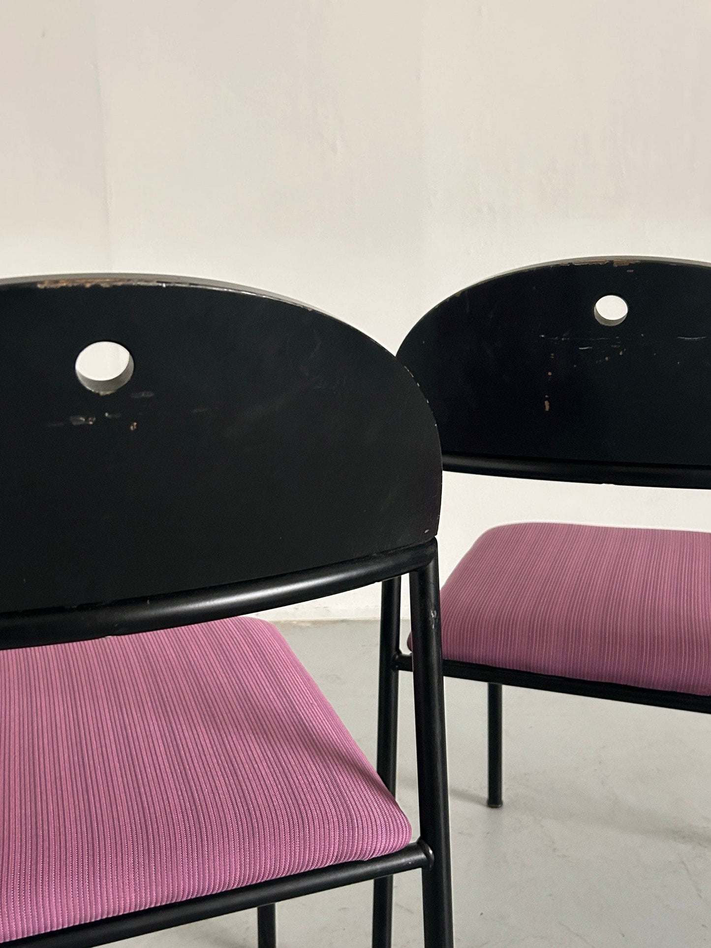 Ensemble de 2 fauteuils ou chaises de salle à manger postmodernes « Thèse » par Wiesner Hager, Autriche des années 1990 / Pop Art Memphis Style, Tapisserie d'ameublement rayée vintage