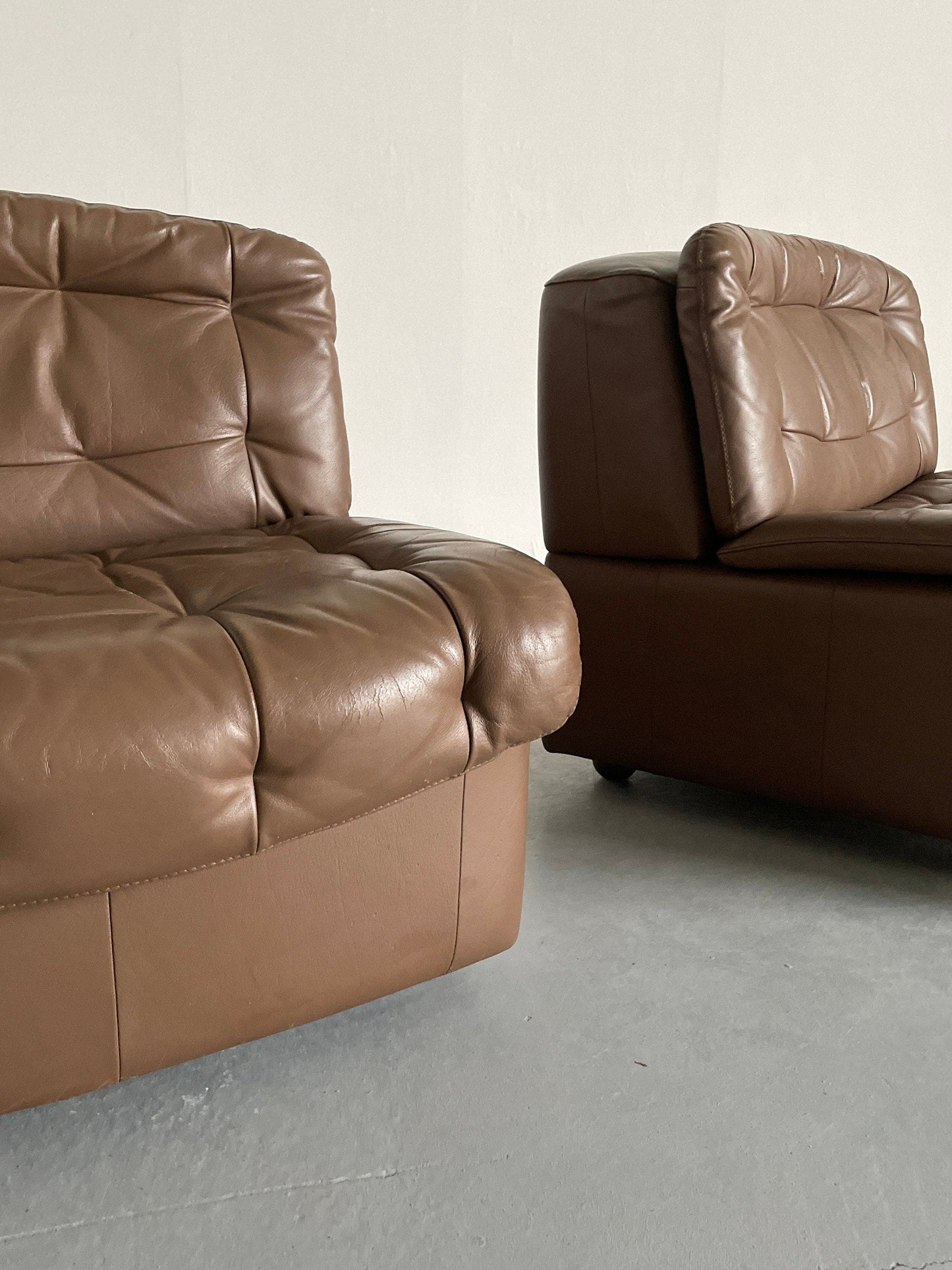 Set of 2 Italian Mid-Century Leather Armchairs or Club Chairs in the Style of De Sede DS-11, 1970s Italy / Loveseat Modular Sofa Vintage