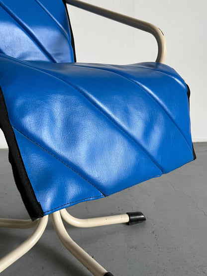 1 sur 2 fauteuils pivotants ou chaises de barbier en faux cuir bleu Atomic Age par Müster, Allemagne des années 1980 vintage