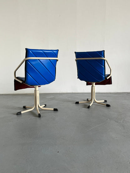 1 sur 2 fauteuils pivotants ou chaises de barbier en faux cuir bleu Atomic Age par Müster, Allemagne des années 1980 vintage