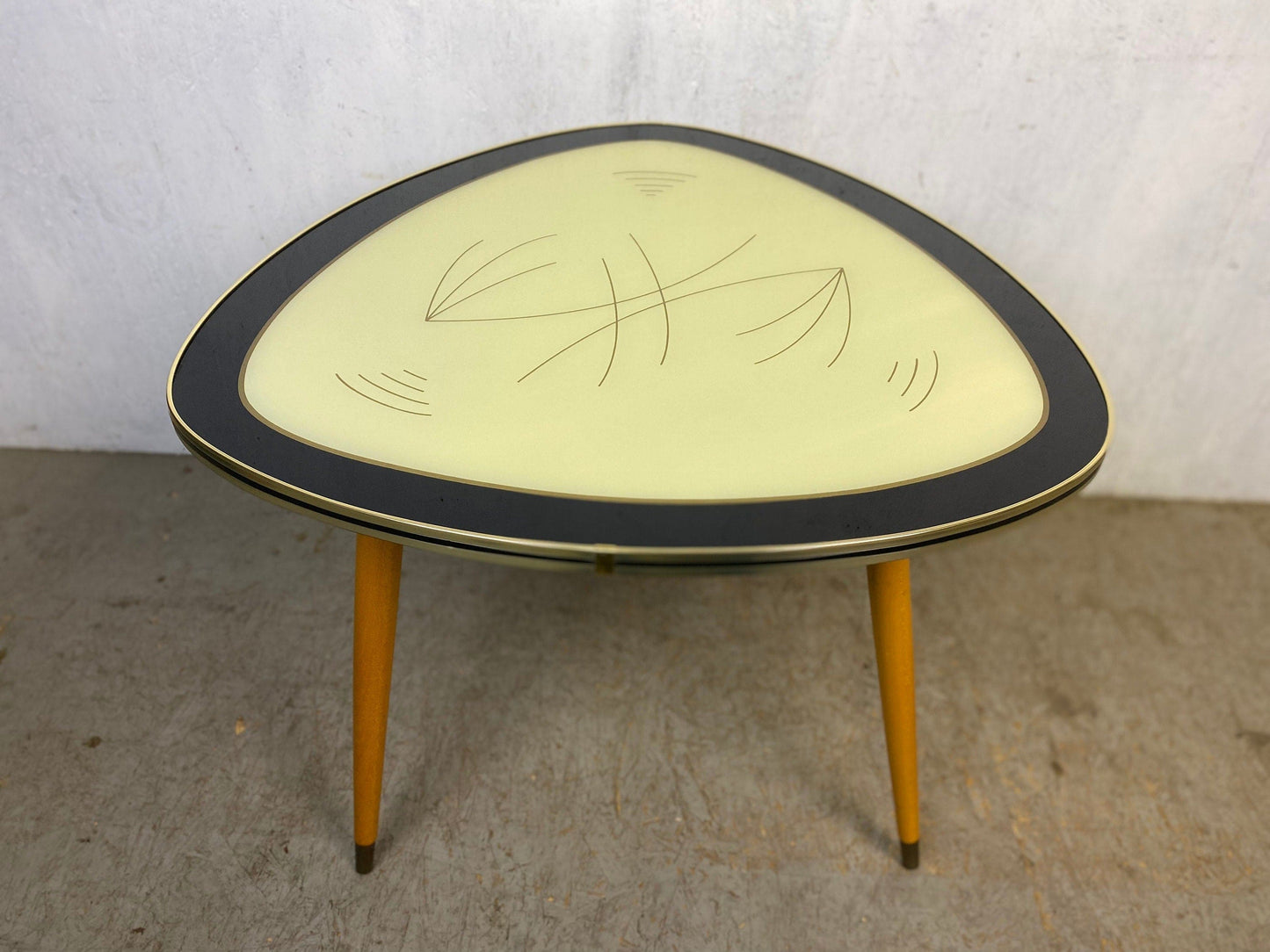 Beautiful kidney table in absolutely top condition Vintage