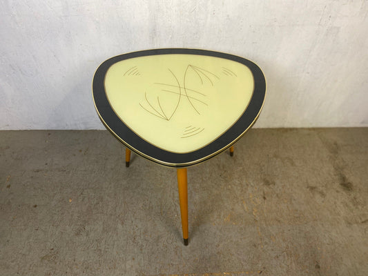 Beautiful kidney table in absolutely top condition Vintage