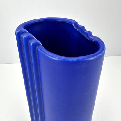 Vintage blaue ASA Vase Blumenvase Keramik Memphis Milano 90s 90er 1990 1990s Deutschland Swirl Zick Zack Ultramarine Kobalt Blau Postmodern