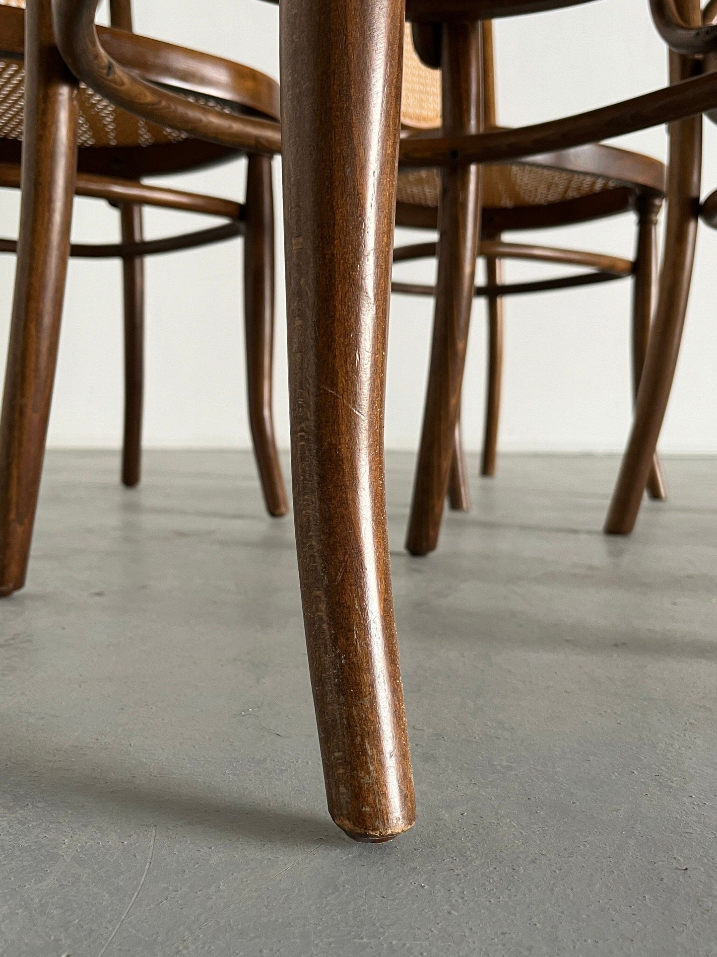 Ensemble de 4 chaises de bistrot à dossier haut Thonet 207R en bois courbé, vintage des années 1950