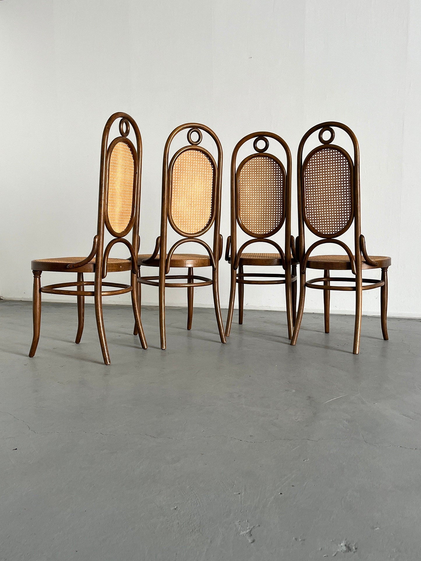 Ensemble de 4 chaises de bistrot à dossier haut Thonet 207R en bois courbé, vintage des années 1950