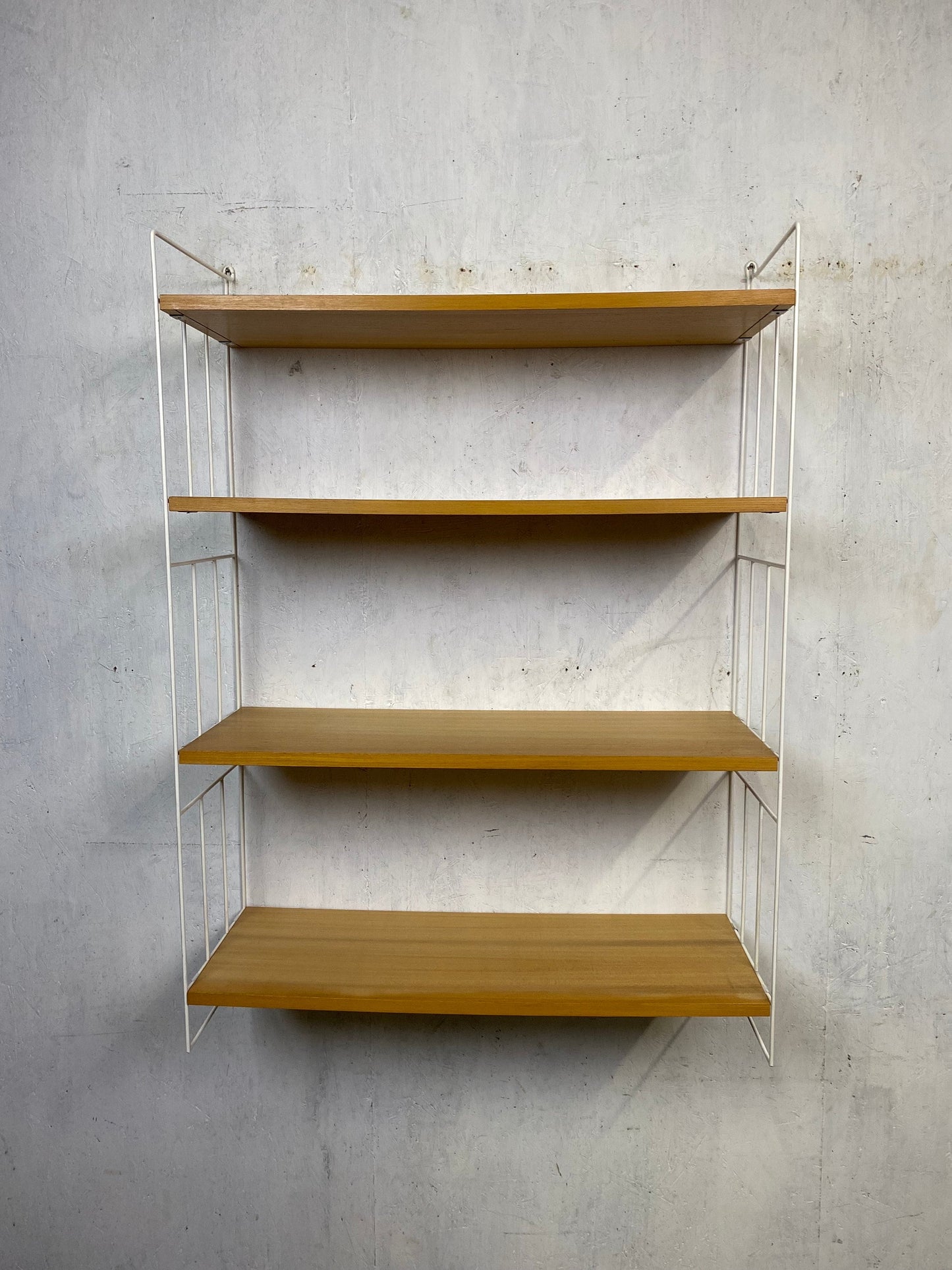 WHB shelving system in String Design Vintage