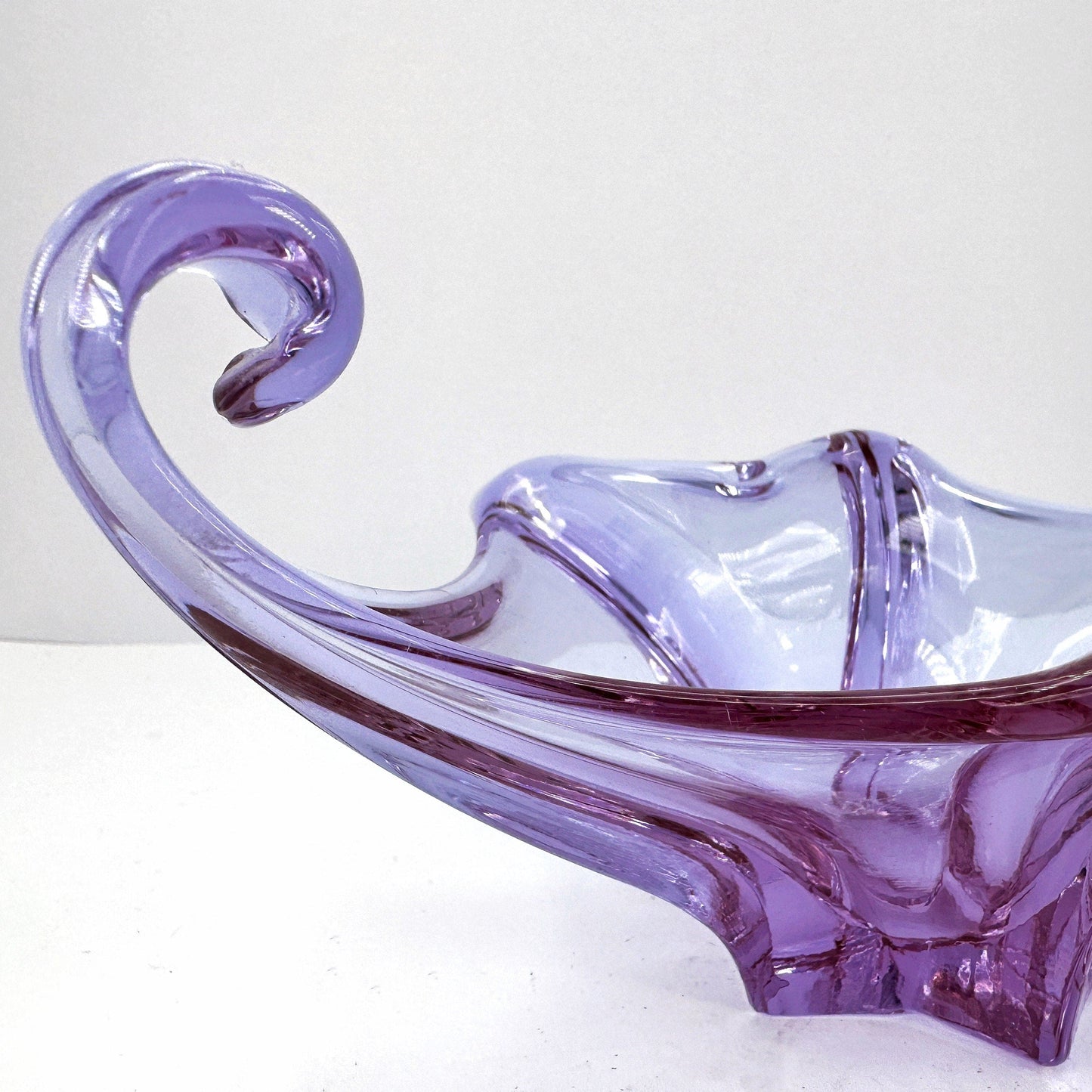 Vintage bowl Murano Venezia Alexandrite glass neodymium Zelezny Brod ZBS Miroslav Klinger Železnobrodské sklárny lilac pink swirl