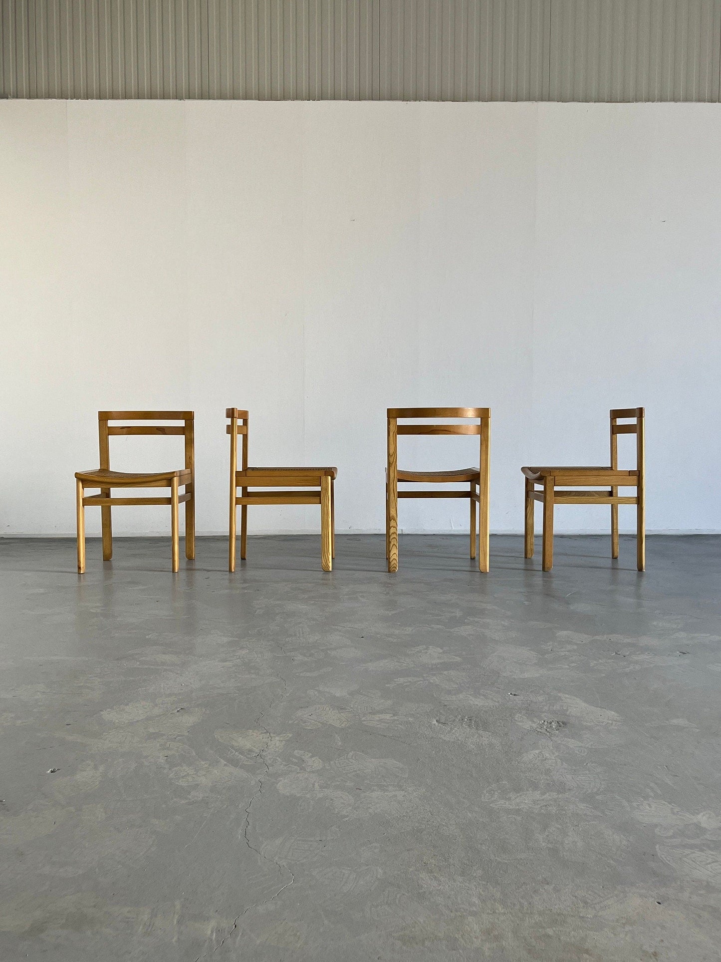 Set von 4 Mid-Century Modern Constructivist Wooden Dining Chairs in Beech und Cane, 1960s Vintage