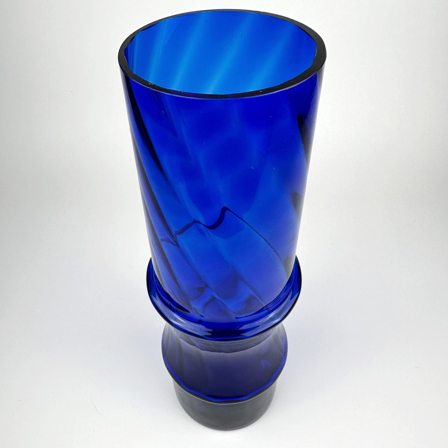 Vase en verre bleu cobalt vintage des années 1980, tourbillon outremer