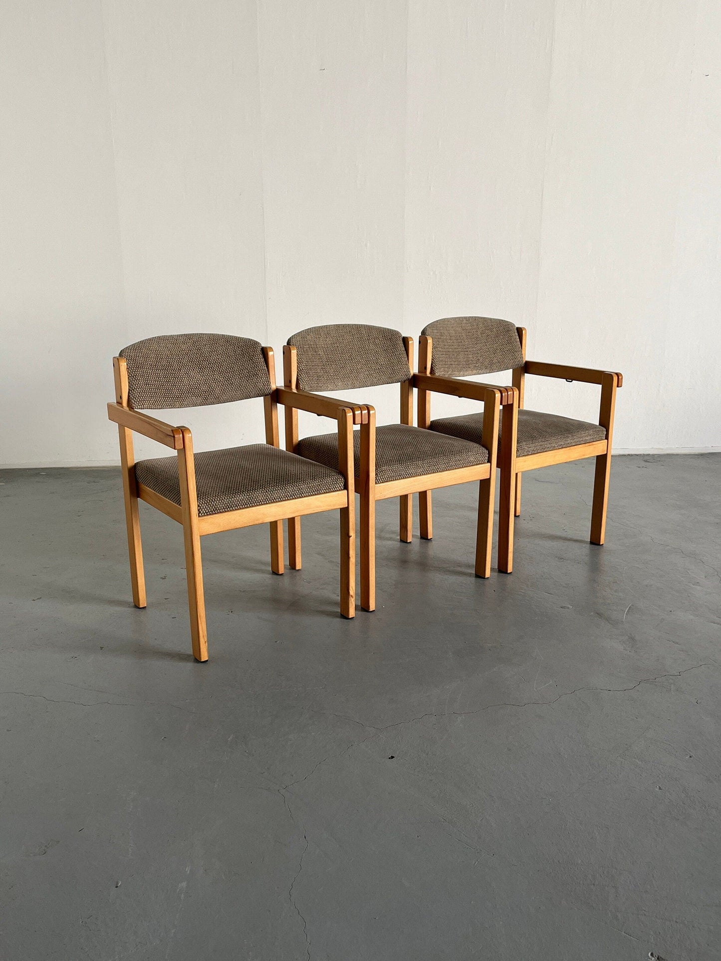 Skandinavische Mid-Century Modern stapelbare Seitenarmlehnenstühle oder Esszimmerstühle, 1960er Jahre Schweden Vintage