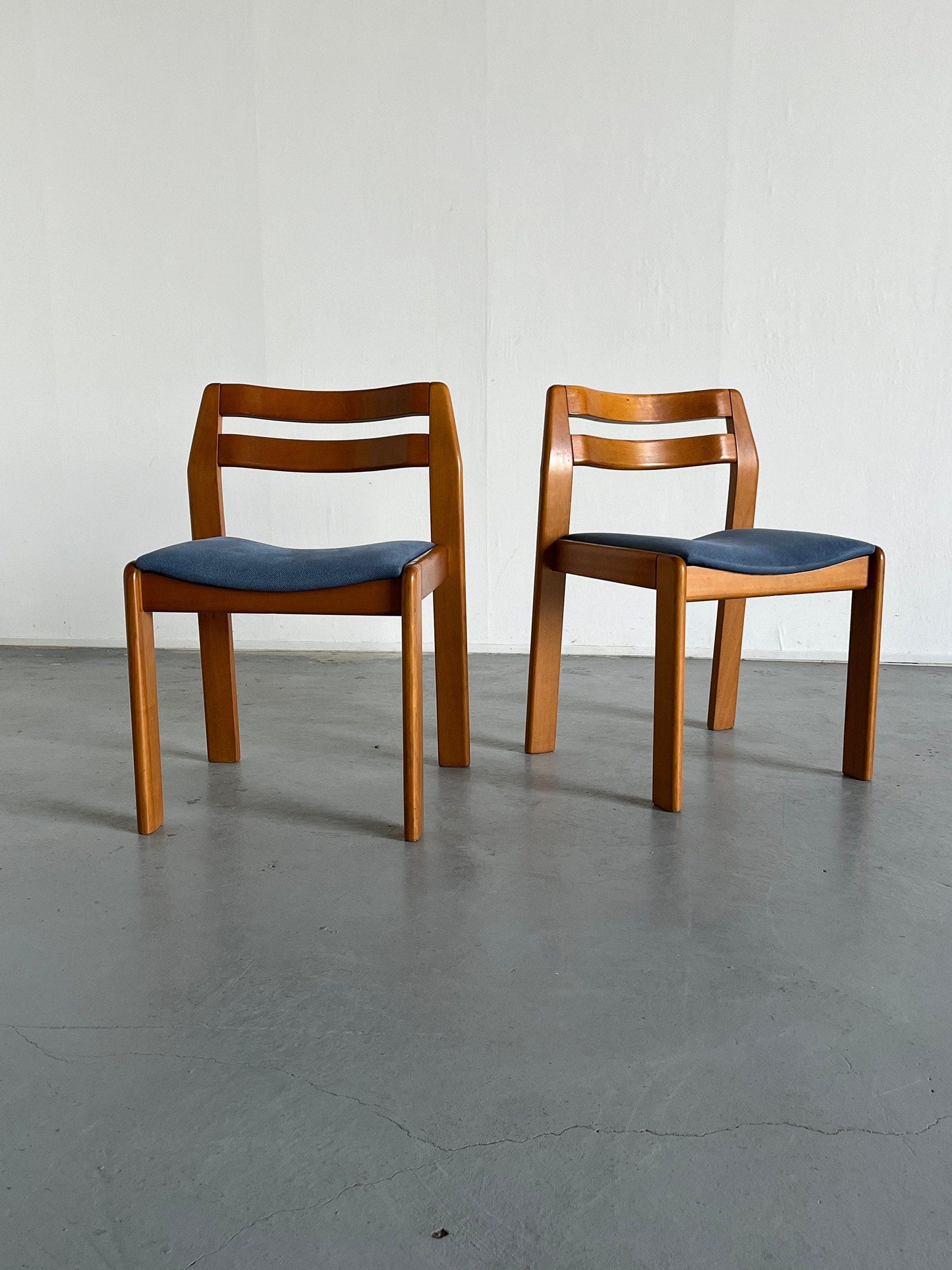 Ensemble de 2 élégantes chaises à manger italiennes modernes du milieu du siècle en bois laqué, vintage des années 1960