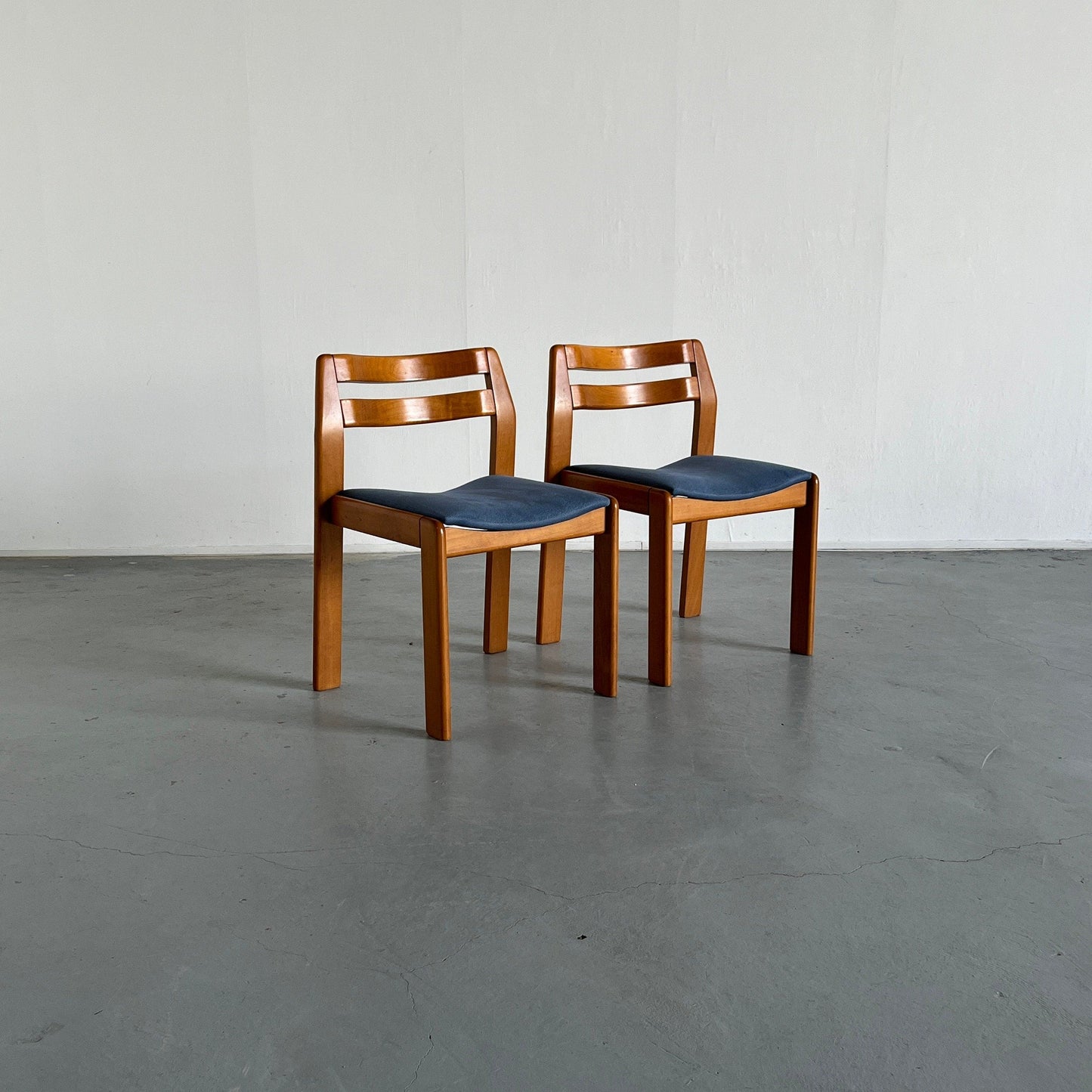 Set of 2 elegant Italian Mid-Century Modern lacquered wooden dining chairs, 1960s vintage