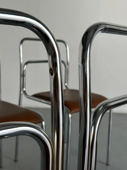 Bauhaus design acier tubulaire chromé et chaises de salle à manger en faux cuir marron, chaises de salle à manger empilables modernistes italiennes des années 1980 vintage