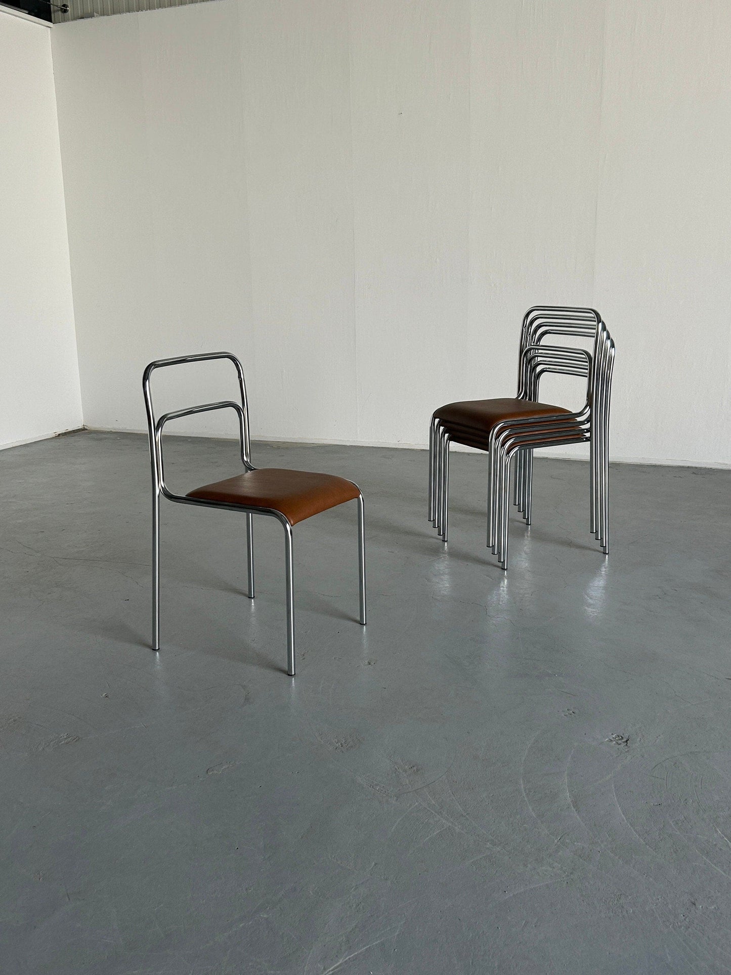 Bauhaus design chrome tubular steel and brown faux leather dining chairs, 1980s Italian modernist stackable dining chairs vintage