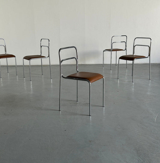 Bauhaus design acier tubulaire chromé et chaises de salle à manger en faux cuir marron, chaises de salle à manger empilables modernistes italiennes des années 1980 vintage