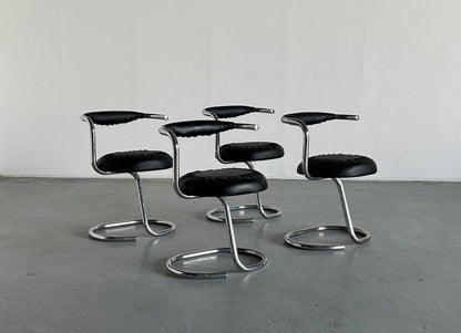 Ensemble de 4 chaises vintage "Cobra" de Giotto Stoppino en simili cuir noir, 1970 Italie