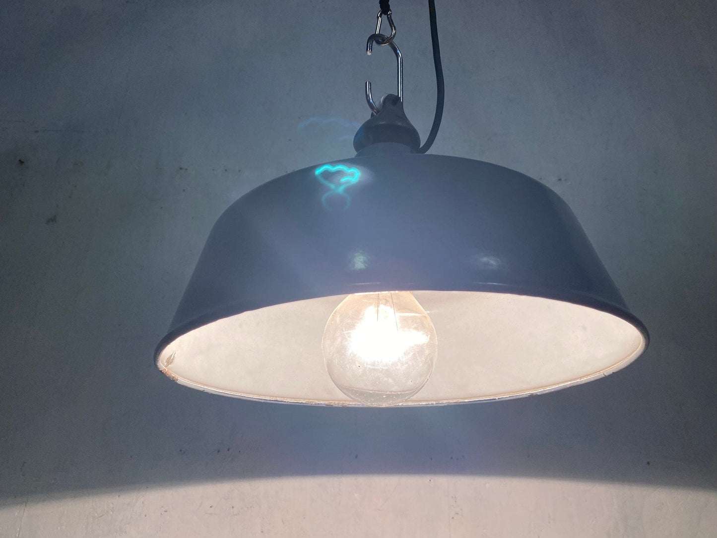 Emaillierte Deckenlampe im Industriedesign Vintage