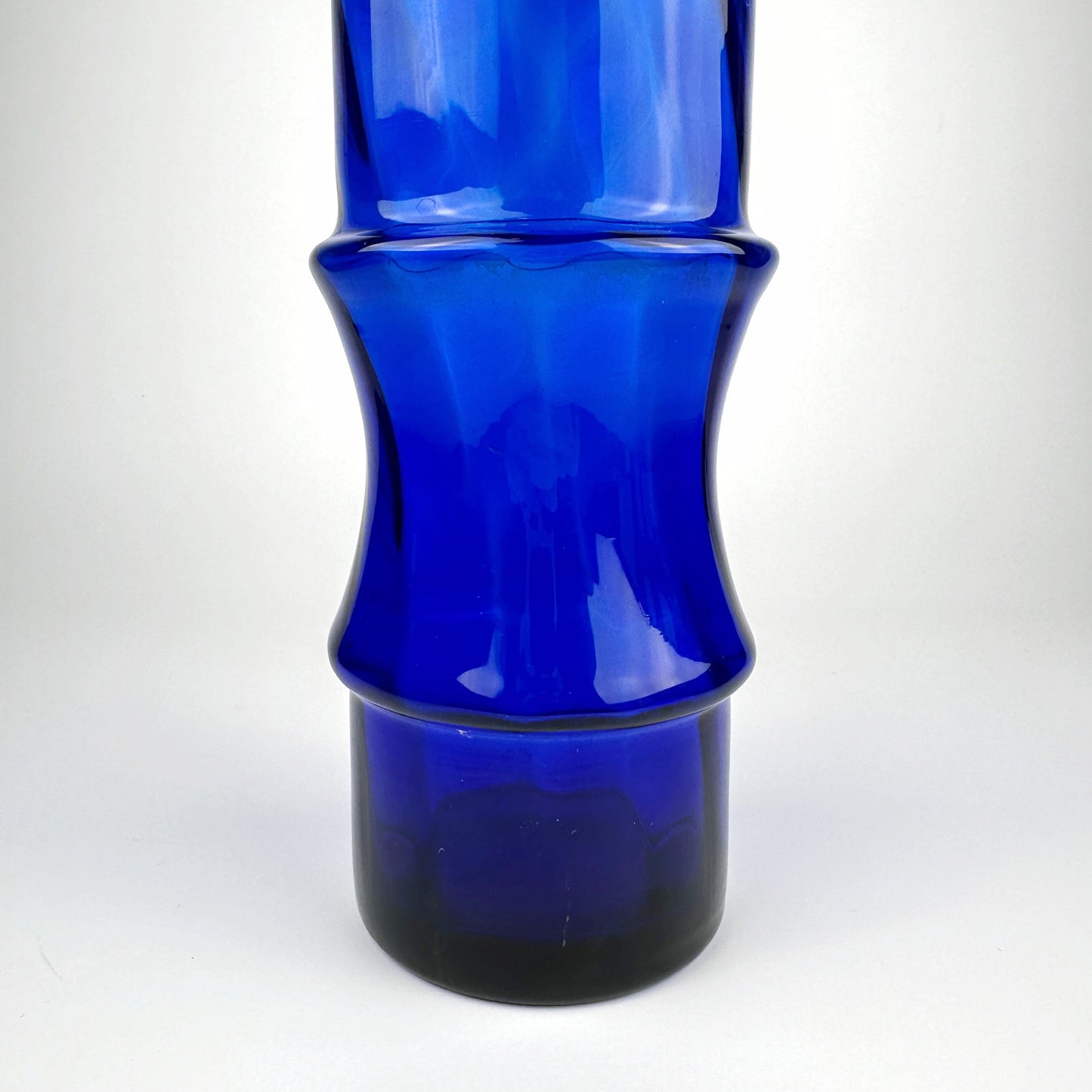 Vase en verre bleu cobalt vintage des années 1980, tourbillon outremer