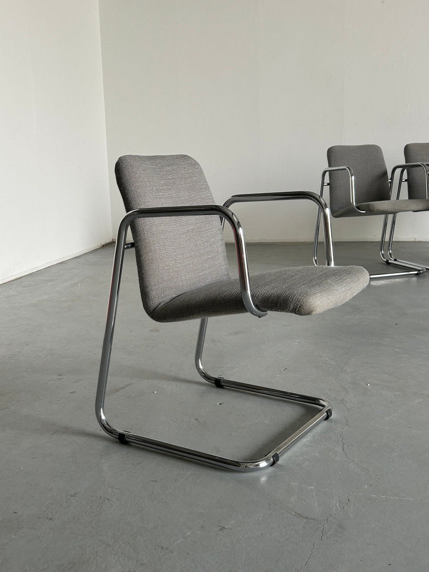 1 of 6 Italian Space Age chrome-plated tubular steel cantilever lounge chairs or dining chairs, 1970s vintage