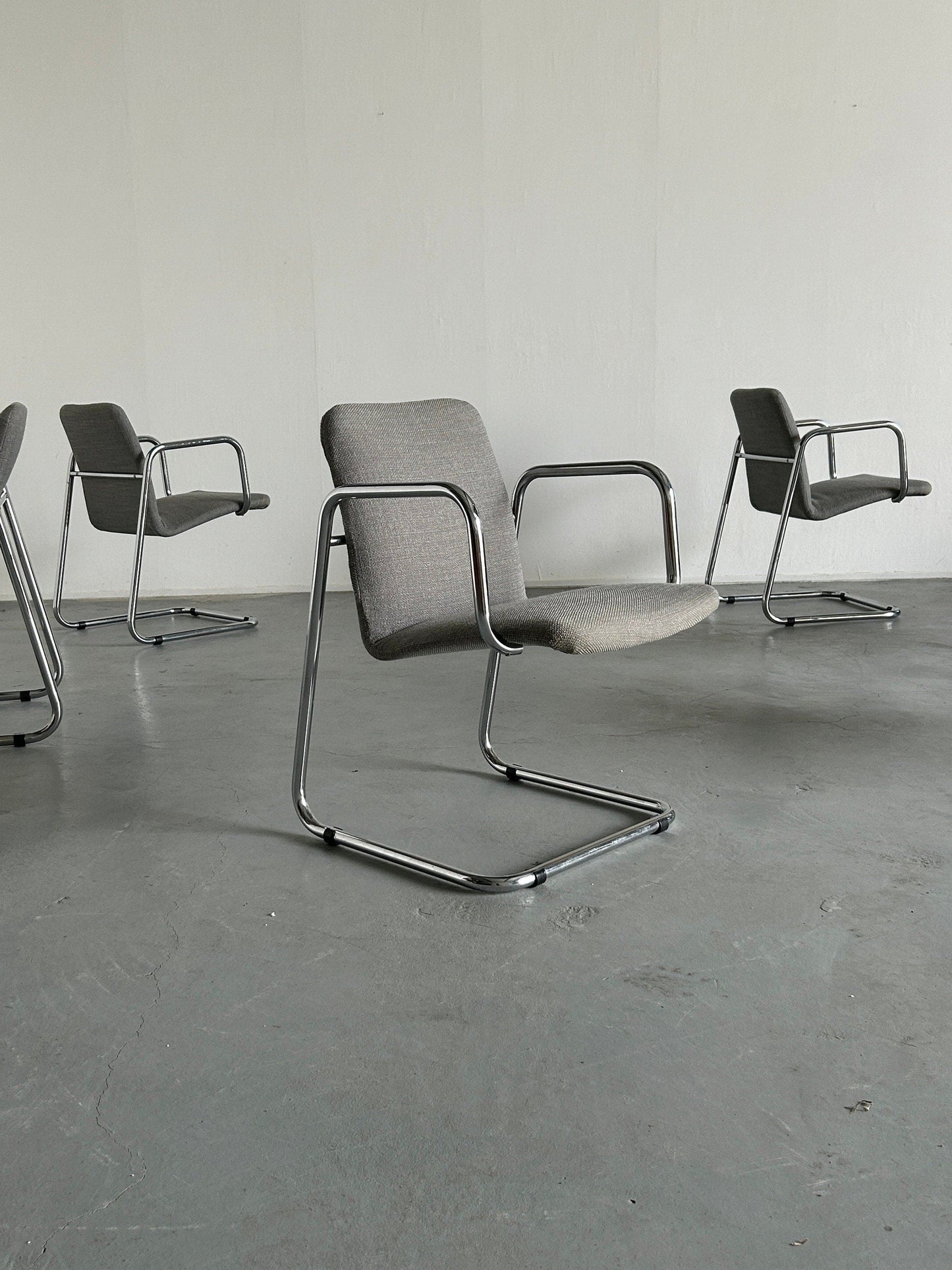 1 of 6 Italian Space Age chrome-plated tubular steel cantilever lounge chairs or dining chairs, 1970s vintage