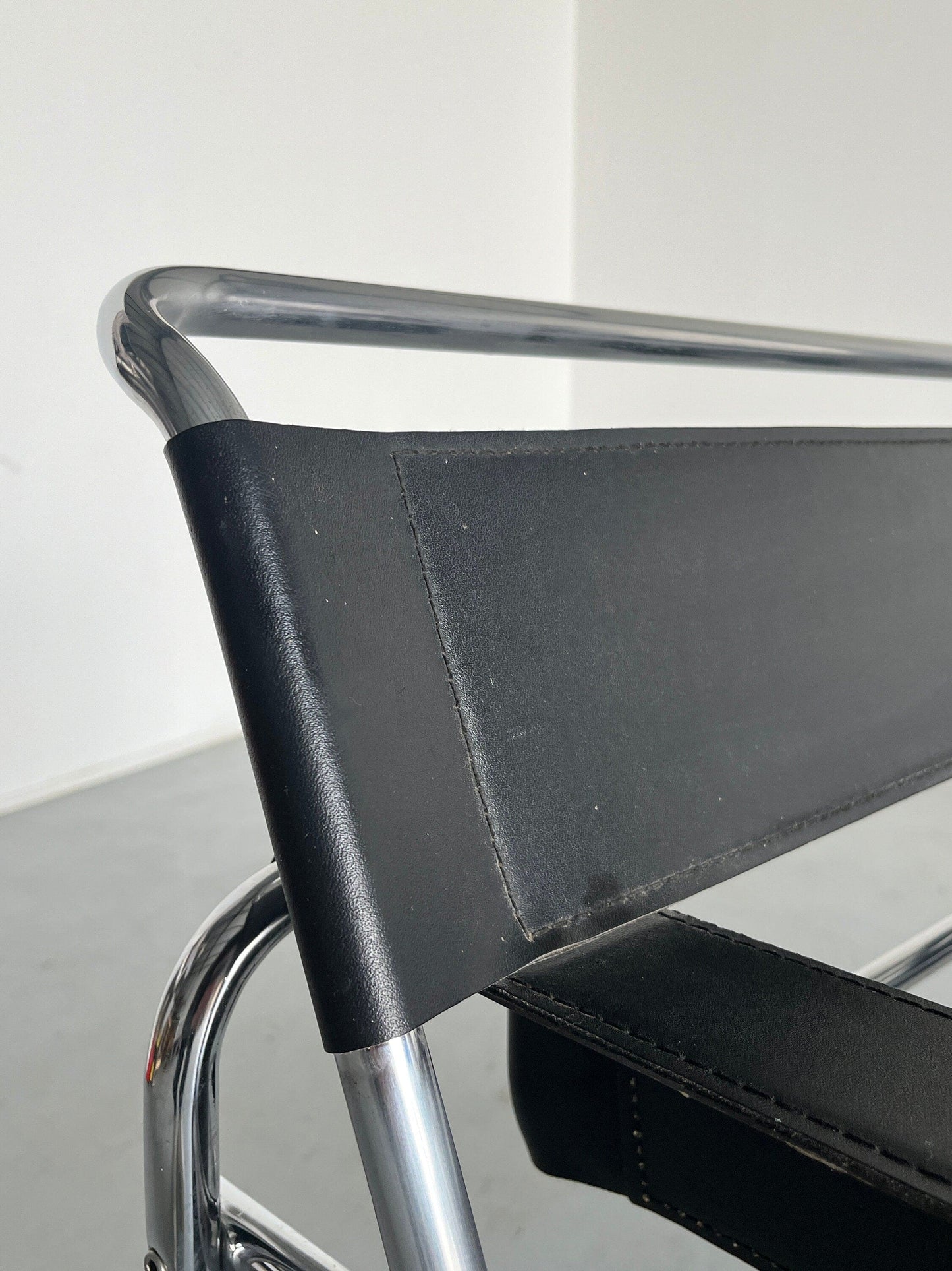 1 sur 2 fauteuils 'Wassily' de Marcel Breuer, chaise emblématique du design Bauhaus modèle B3 chaise moderniste, réplique vintage des années 1970