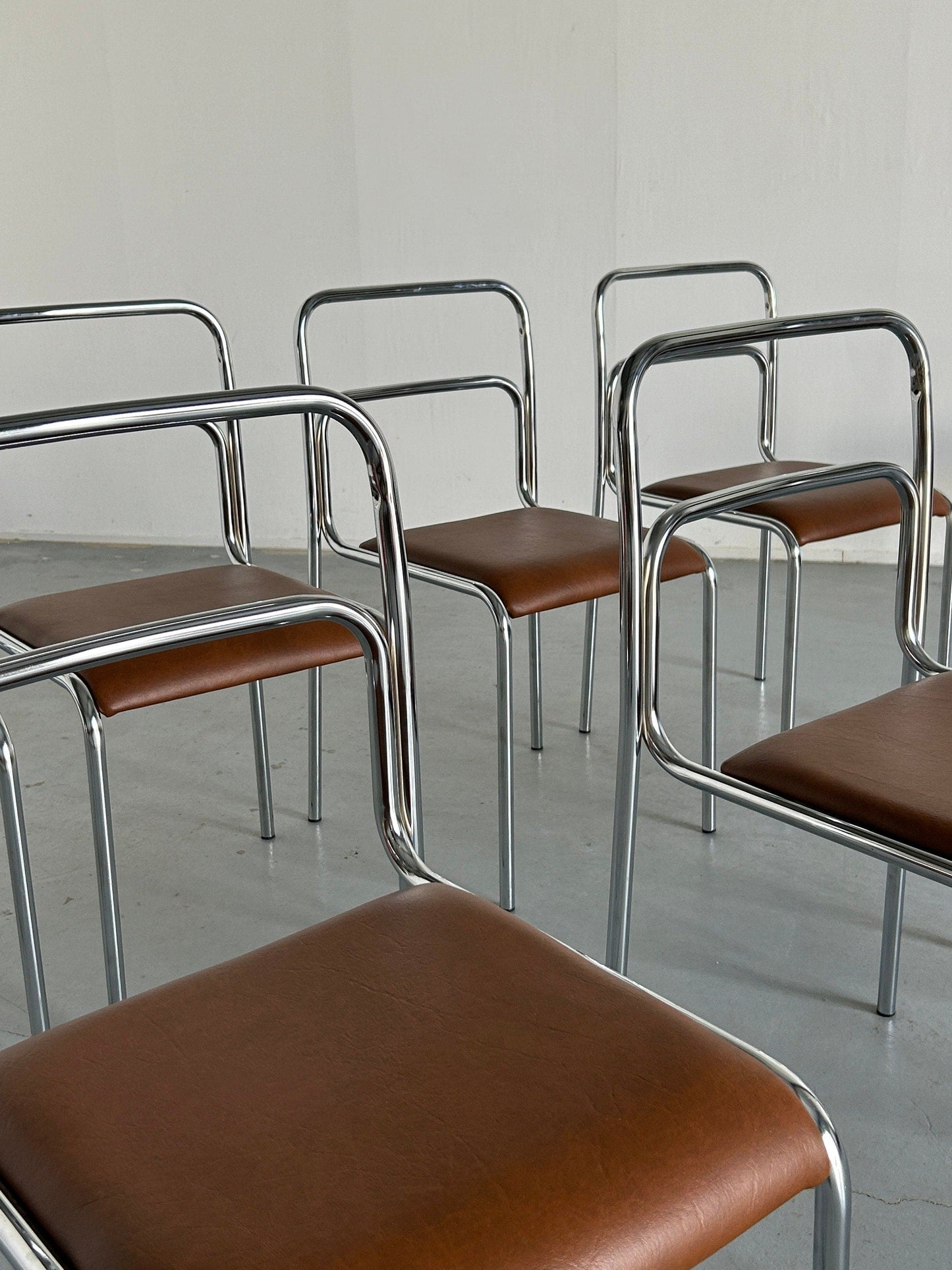 Bauhaus design chrome tubular steel and brown faux leather dining chairs, 1980s Italian modernist stackable dining chairs vintage