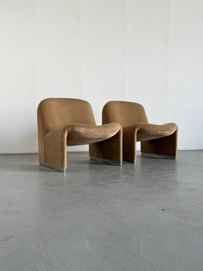 Pair of Iconic 'Alky' chairs by Giancarlo Piretti for Anonima Castelli in Beige Cotton Corduroy, 1970s Italy