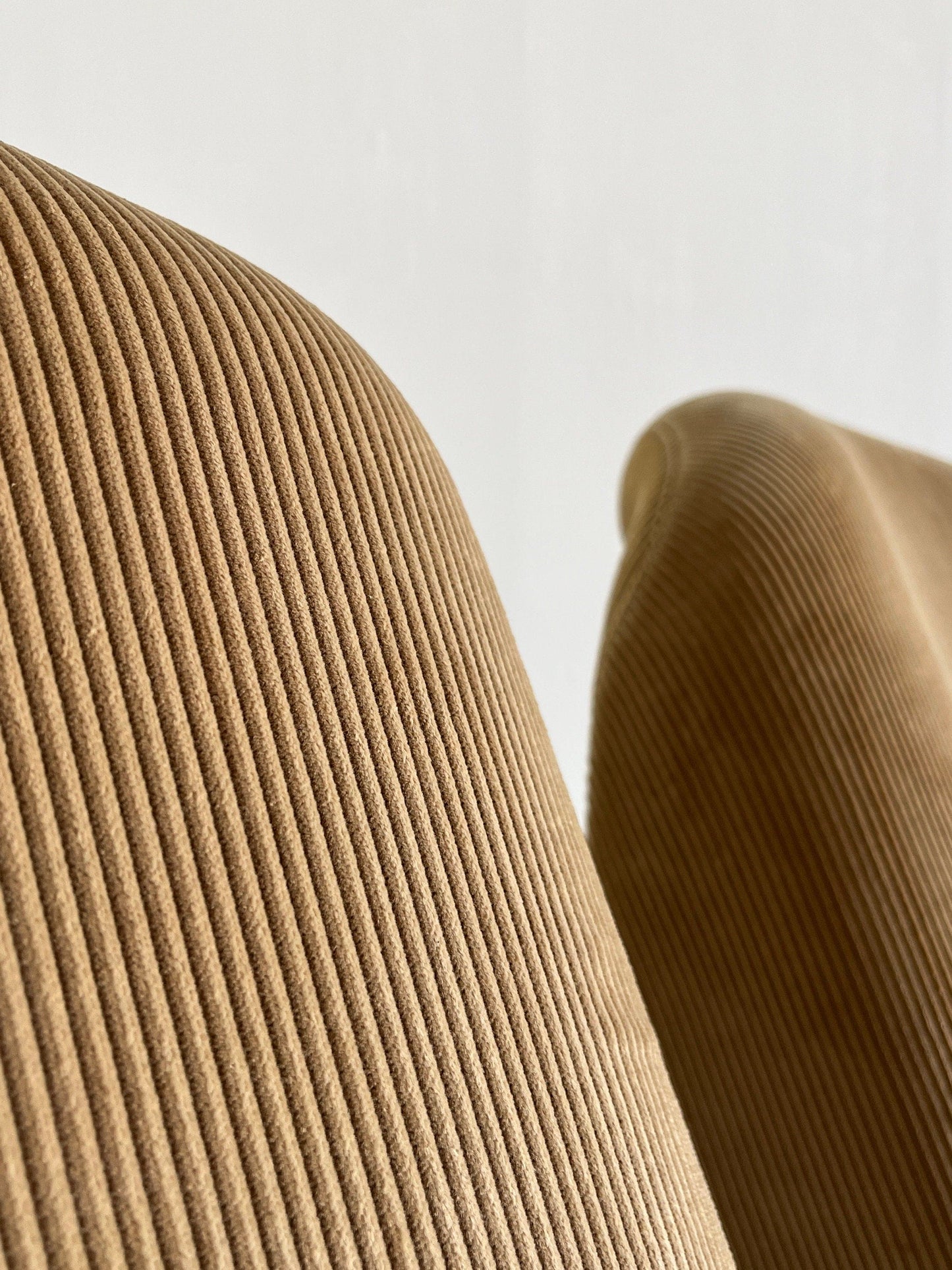 Pair of Iconic 'Alky' chairs by Giancarlo Piretti for Anonima Castelli in Beige Cotton Corduroy, 1970s Italy