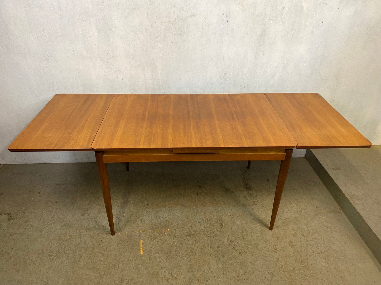 Extendable teak dining table in minimalist design Vintage