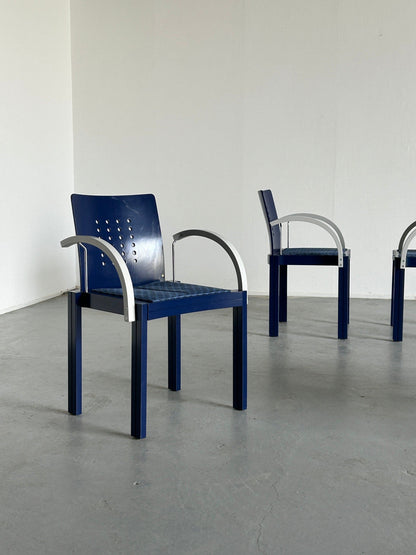 Set von 4 postmoderne Memphis-Ära Original Thonet Wien skulpturale stapelbare Esszimmerstühle, Original und signiert, 1990er Jahre Österreich Vintage