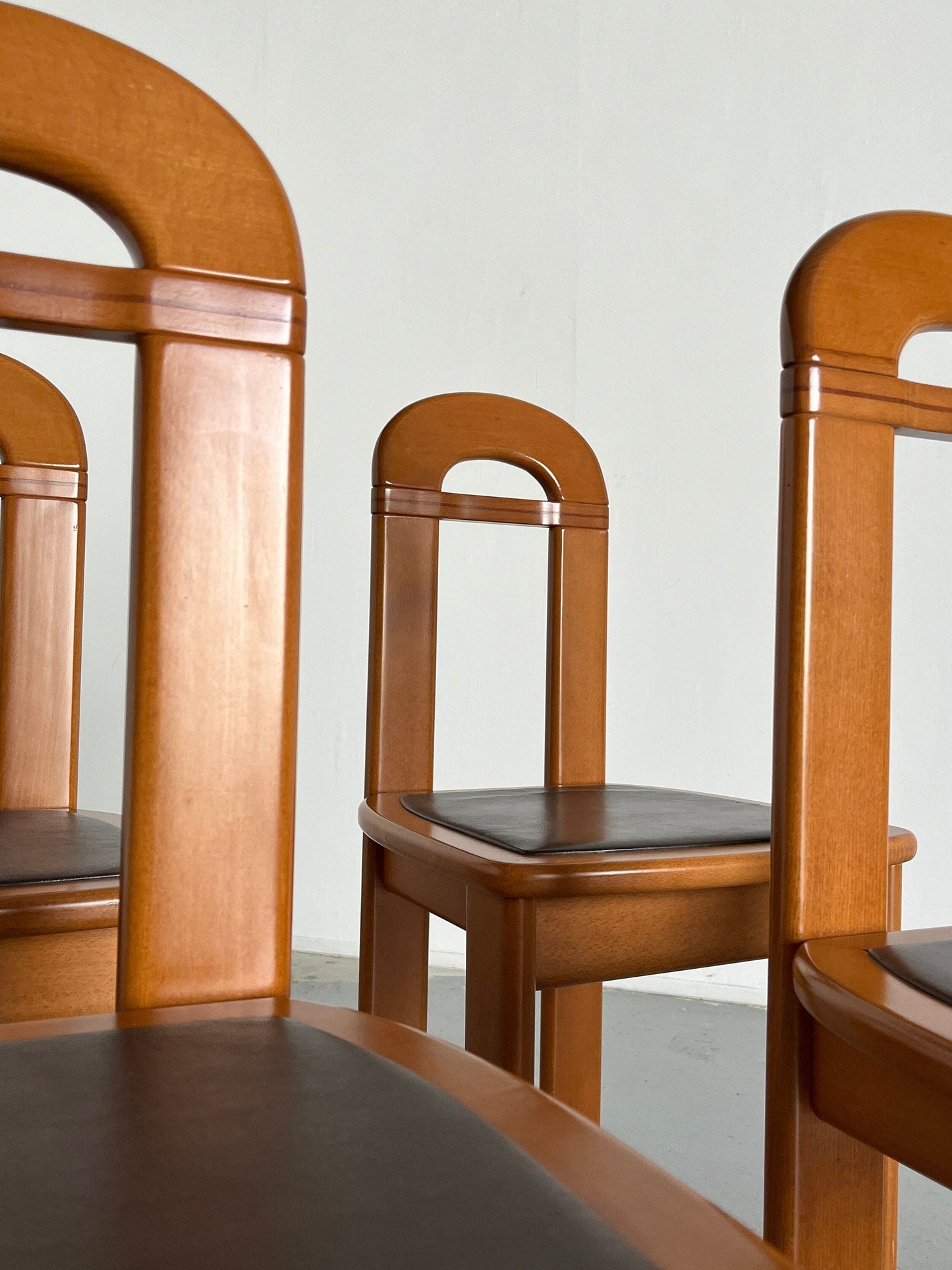 Set of 4 Italian Brutalist Dining Chairs in Lacquered Cherry Wood, in Style of Afra &amp; Tobia Scarpa, 1980s Italy