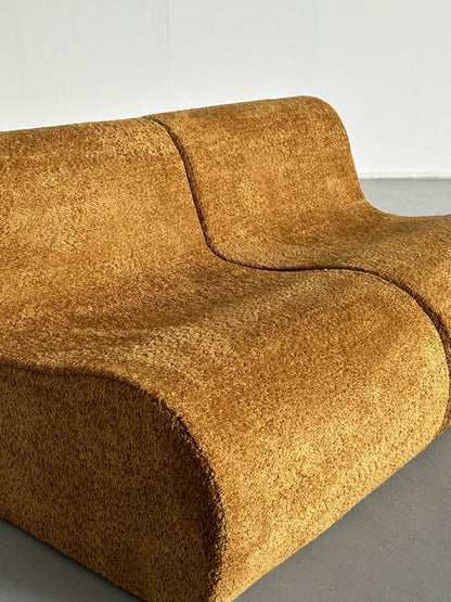 Ensemble de 2 chaises longues italiennes modernes du milieu du siècle en boucle ocre, causeuse Space Age ou canapé modulaire, Italie vintage des années 1970