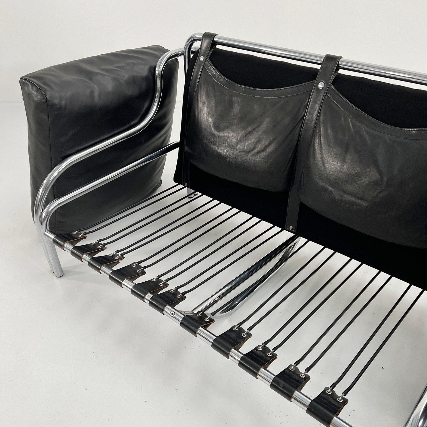 Stringa 2-Sitzer Ledersofa von Gae Aulenti für Poltronova, 1960er Vintage