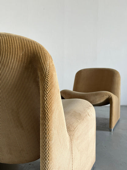 Pair of Iconic 'Alky' chairs by Giancarlo Piretti for Anonima Castelli in Beige Cotton Corduroy, 1970s Italy