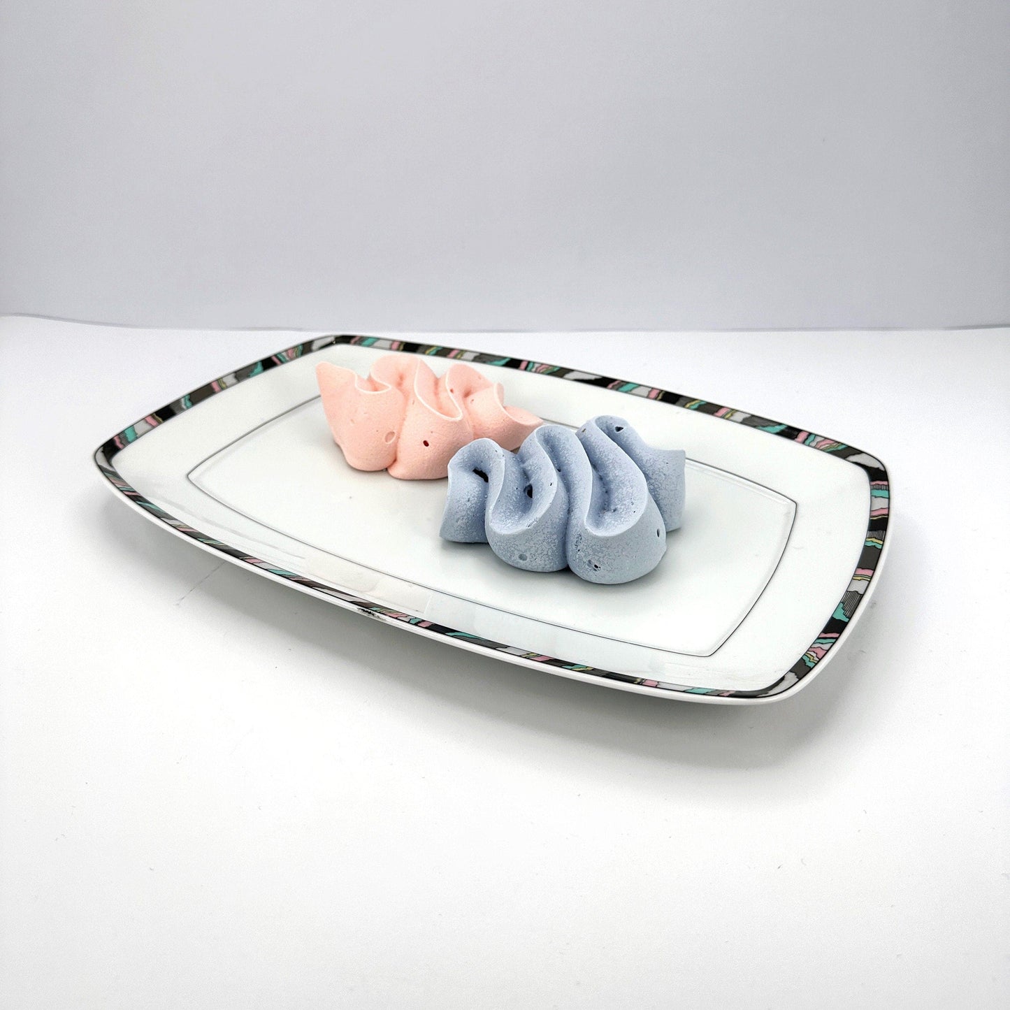 vintage Postmodern Cake Platter Plate Eschenbach Domus Manhattan Allemagne années 80 90 Memphis Milano Géométrique Pastel