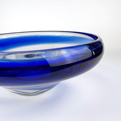 Bol en verre du milieu du siècle Bohemia CZ Cobalt Blue Swirl Solid Bowl Tchécoslovaquie