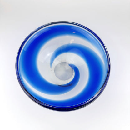 Bol en verre du milieu du siècle Bohemia CZ Cobalt Blue Swirl Solid Bowl Tchécoslovaquie